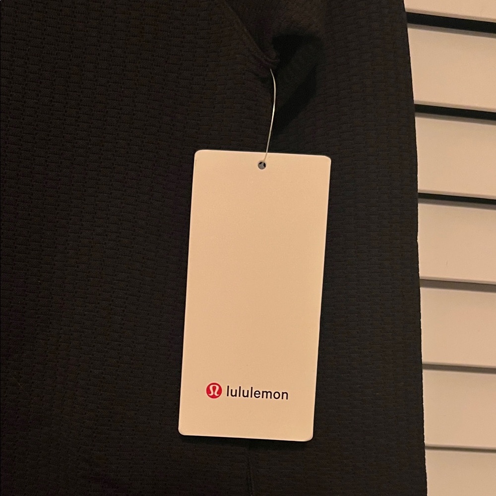 Lululemon: Pullover - Picture 3 of 3